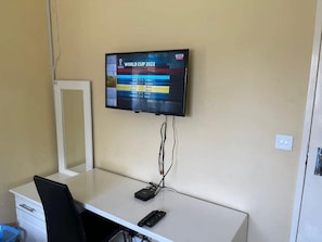 Doppelzimmer | Minibar, individuell eingerichtet, Schreibtisch