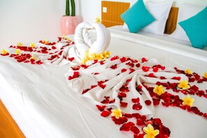 3 bedrooms, in-room safe, desk, WiFi - Villa INSTA big with private pool & garden in central Canggu! (Bali)