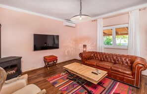 Smart TV - Cozy home in Rab with house sea view (Rab)