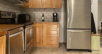 cozy one bedroom apartment located in heart of dorval