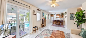 Charming Bungalow w/ Pool in North Palm Beach
