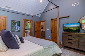 5 bedrooms, WiFi - Canopy Creek Luxury Home with Game Room (Brevard)