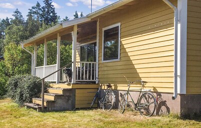 Awesome home in Lenhovda with WiFi