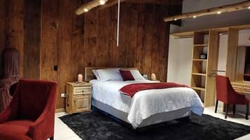 Standardrum - 1 sovrum | 1 sovrum, duntäcken, minibar och värdeförvaringsskåp på rummet