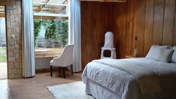 Premium Room | 1 bedroom, down comforters, minibar, in-room safe
