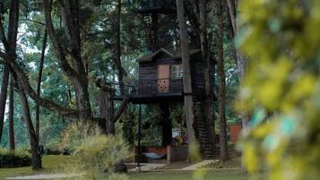 家庭樹屋 | 羽絨被、迷你吧、客房內保險箱、獨特裝潢