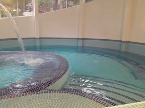 Hồ bơi trong nhà