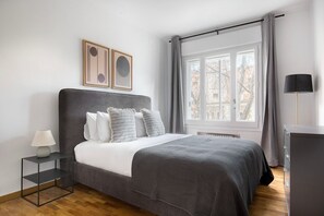 4 bedrooms, iron/ironing board, WiFi, bed sheets - Renovated Sarrià-Sant Gervasi 4BR, by Blueground (Barcelona)