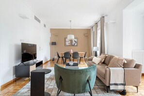 TV, stereo - Renovated Sarrià-Sant Gervasi 4BR, by Blueground (Barcelona)