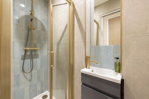 Combined shower/bathtub, hair dryer