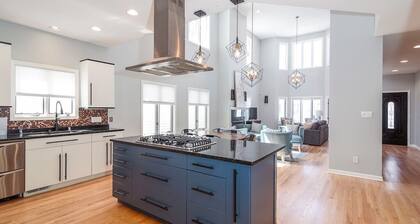 Eclectic, Stylish, and Cozy Milwaukee Home!