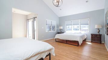 6 bedrooms, iron/ironing board, WiFi, bed sheets