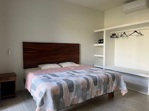 2 bedrooms, in-room safe, desk, iron/ironing board