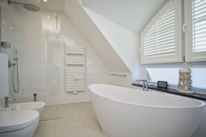 Dusche, Haartrockner, Bidet