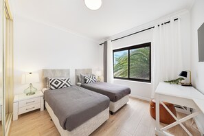 2 bedrooms, desk, iron/ironing board, free WiFi - Ultimate Bondi Escape #2 (Bondi)