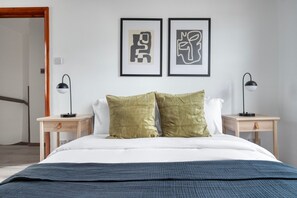 2 chambres, fer et planche à repasser, Wi-Fi, draps fournis