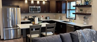 Beautiful Apartment Located Downtown Dells!