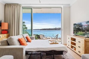 1 bedroom, desk, iron/ironing board, travel cot - Bondi Heaven Beachfront Apartment (North Bondi)