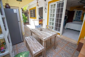 Courtyard view - La Casa Del Almendro (Playa del Carmen)