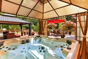 Bain à remous extérieur