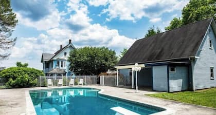 Beautiful turn of the century 6 bedroom Victorian