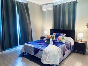 2 chambres, coffres-forts dans les chambres, bureau