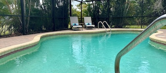 🐠Ft. Myers Coastal Historic District Pool Home