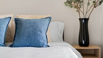 4 habitaciones, escritorio, tabla de planchar con plancha y wifi