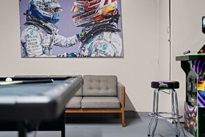 Games room - Southern Solace Retreat – Game Room Getaway (Austin)