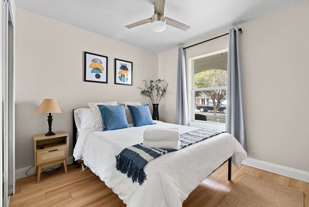 4 soverom, skrivebord, strykejern/-brett og wi-fi