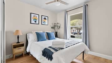 4 bedrooms, desk, iron/ironing board, WiFi