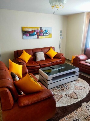 TV, stereo - Inviting 3-Bed Apartment in Nairobi (Nairobi)