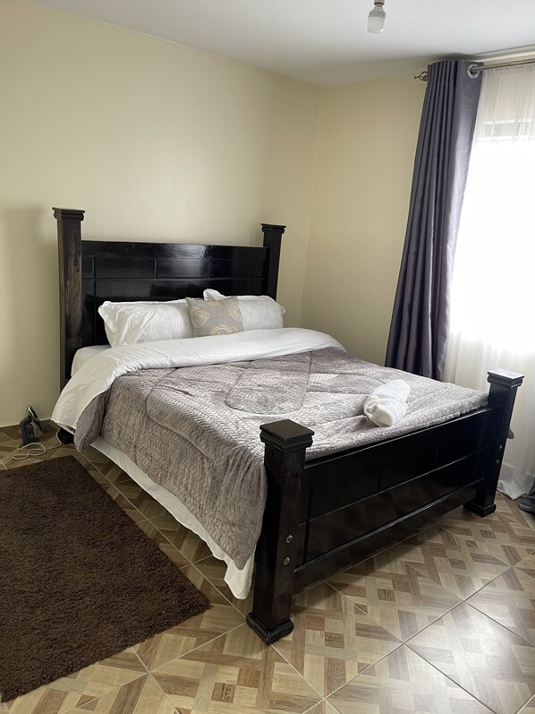 3 bedrooms, iron/ironing board, WiFi, bed sheets - Inviting 3-Bed Apartment in Nairobi (Nairobi)