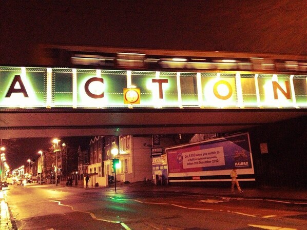 Exterior - Studio - Sleeps 2 - Action Park and Stn Close (London)