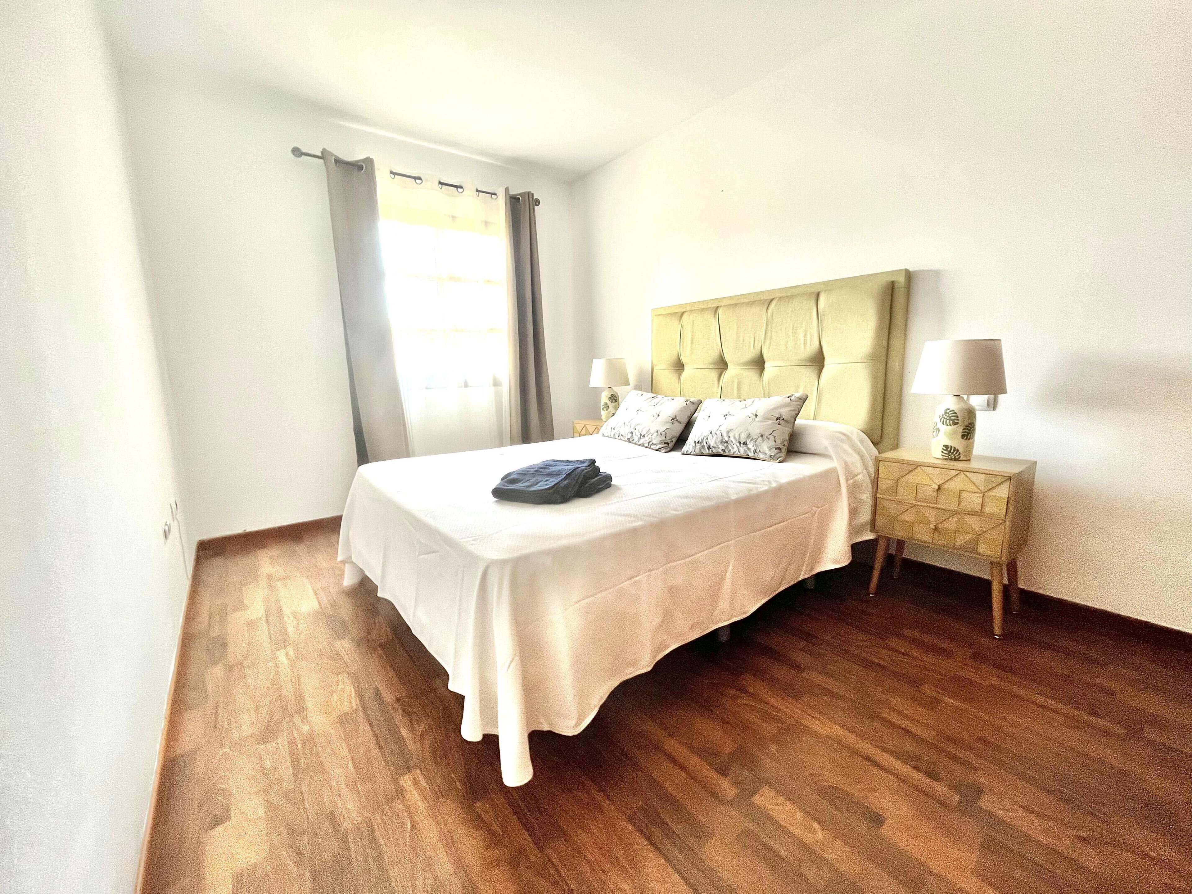 3 chambres, fer et planche à repasser, Wi-Fi, draps fournis