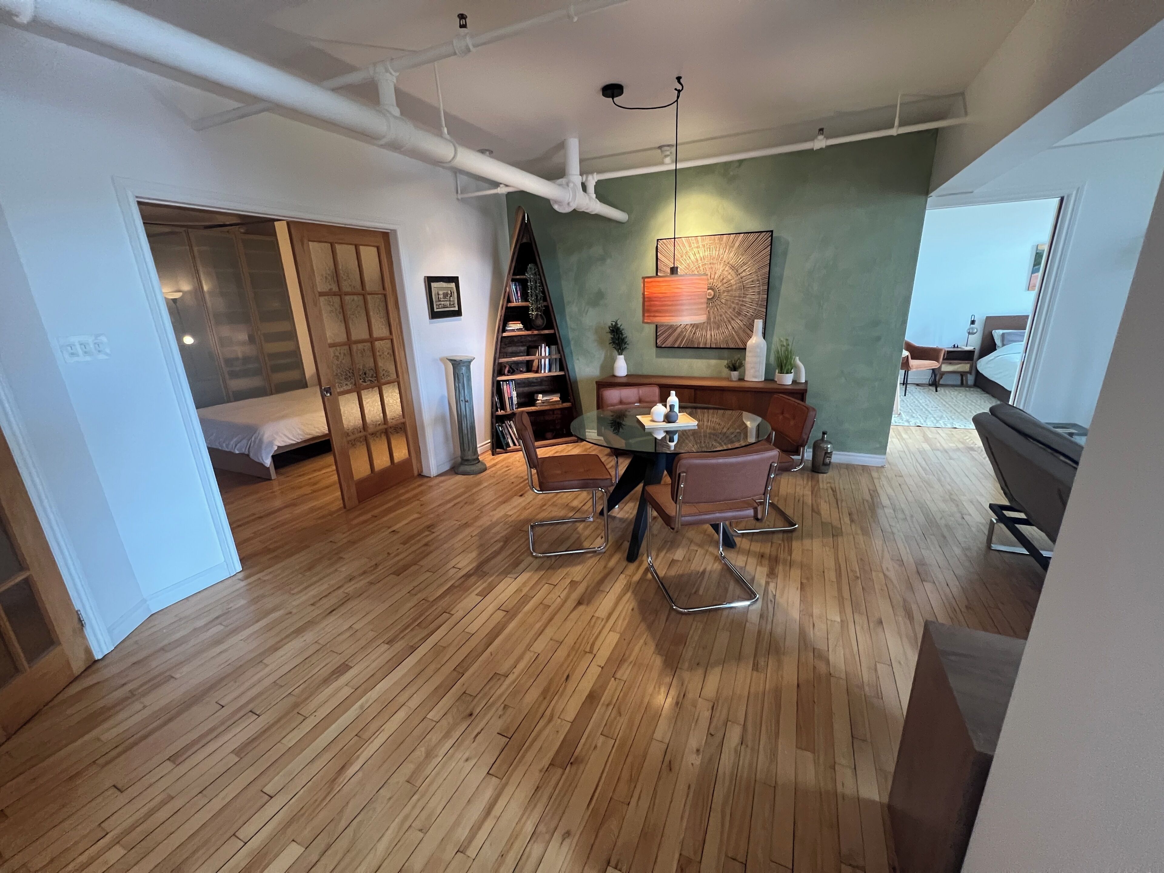 2 bedrooms, desk, iron/ironing board, WiFi