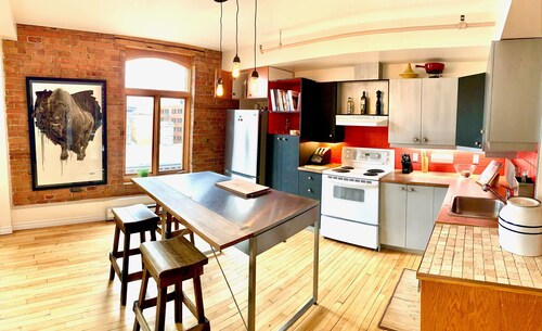 Stylish 2-bedroom apartment in a trendy neighborhood