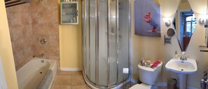 مجففات شعر، مناشف، صابون، شامبو