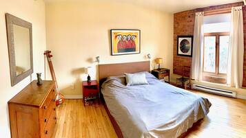 2 chambres, bureau, fer et planche Ă repasser, lit parapluie