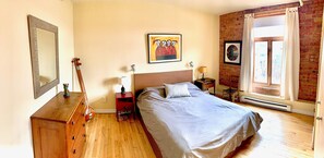 2 عدّة غرف نوم ومكتب ومكواة/لوح كي وسرير سفر