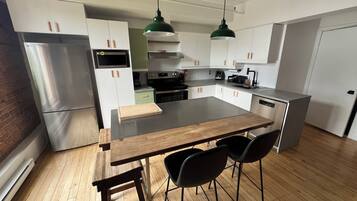 Coffee/tea maker, fridge, microwave, oven