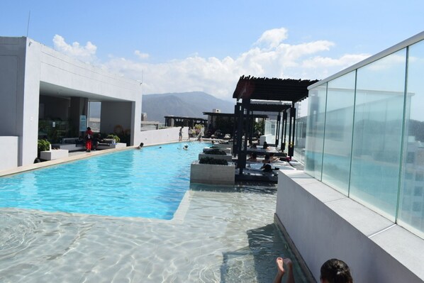 Piscine extérieure, piscine chauffée