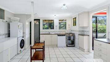 Comfort House | Private kitchen | Full-size fridge, microwave, oven, electric kettle