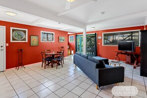 Comfort House | Living area - Pet Friendly on Redcliffe Peninsula (Scarborough)