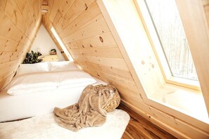 2 bedrooms, iron/ironing board, travel cot, WiFi