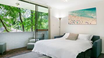 2 bedrooms, iron/ironing board, travel cot, WiFi