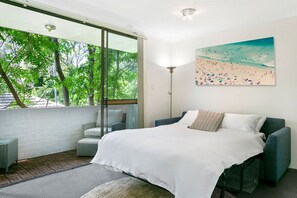 2 bedrooms, iron/ironing board, travel cot, WiFi - Bondi Bliss Lamrock - 1 minute to beach + Parking (Bondi Beach)