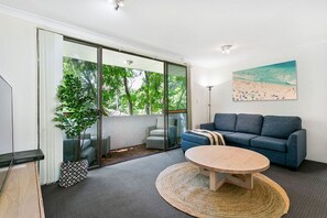 TV - Bondi Bliss Lamrock - 1 minute to beach + Parking (Bondi Beach)