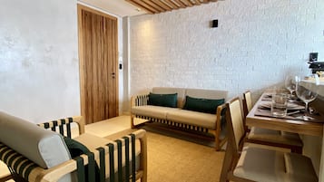 Estúdio premium, 1 cama King, terraço, vista parcial para o mar | Cozinha privada | Máquina de café expresso