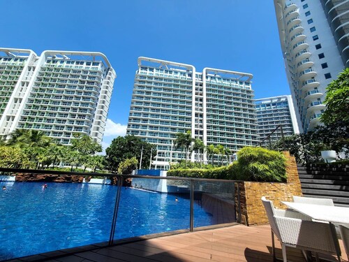 Cozy and Relaxing Staycation - 3 minutes walk to Beach pool